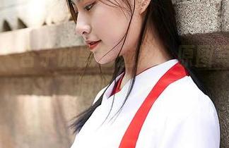 蜜桃社 - 杏子的黑色魅影：原图写真里的微妙暗示