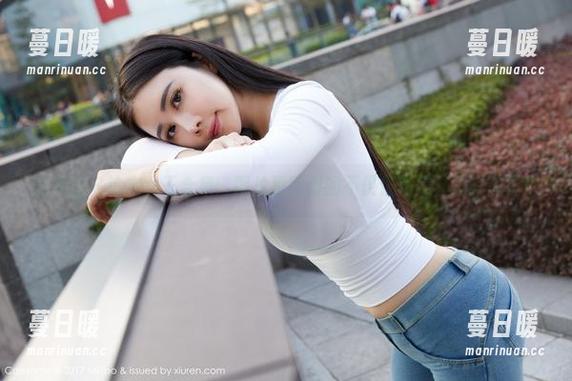 蜜桃社 - 铃木女王合集：图片里藏着的不仅仅是美，还有故事！