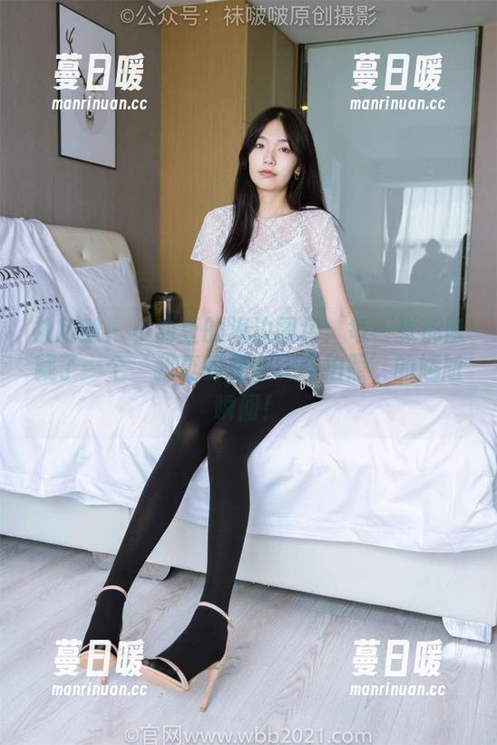 袜啵啵-小甜豆 袜啵啵 - 小甜豆的海边图包:每一张都隐藏了一个‘我真的是在认真拍照’的尴尬瞬间!