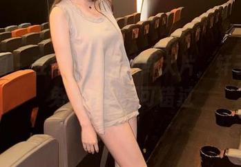 微密圈 - 在瑜伽垫上演绎大片，轩子巨二兔的写真不可错过