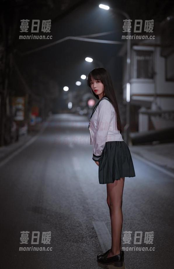 轩萧学姐 如果你会下载,轩萧学姐的黑白写真集就该成为你的首选!
