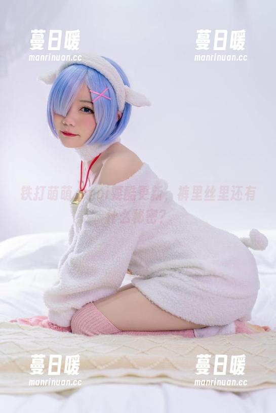 铁打萌萌_moi耍酷更新，裤里丝里还有什么秘密？