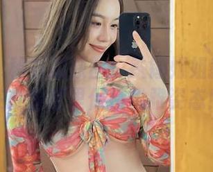 微密圈 - 秘书的原图：铁锤姐姐教你如何在办公室里保持优雅姿态！