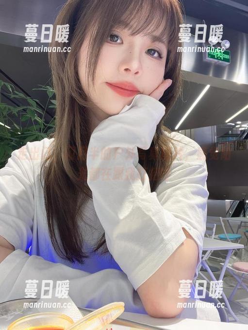 闪月半 走出门,闪月半的户外写真图片,感觉阳光都在跟我打招呼