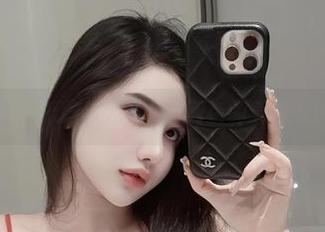 微密圈 - 红色低胸与无圣光：阿色的美图为何如此撩人