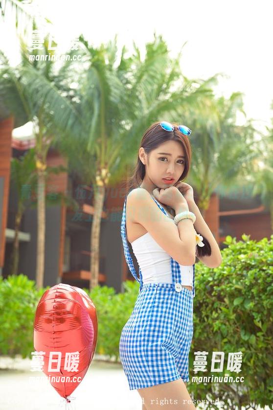 青豆客 - 伍月yuer居家写真：让你在沙发上也能闪耀的图包！