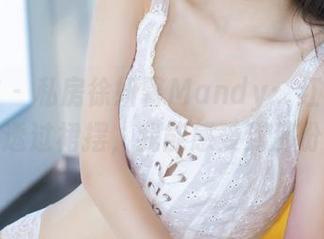 青豆客 - 私房徐妍馨Mandy：红裙合集，光线透过裙摆，我能感受到那份温柔。