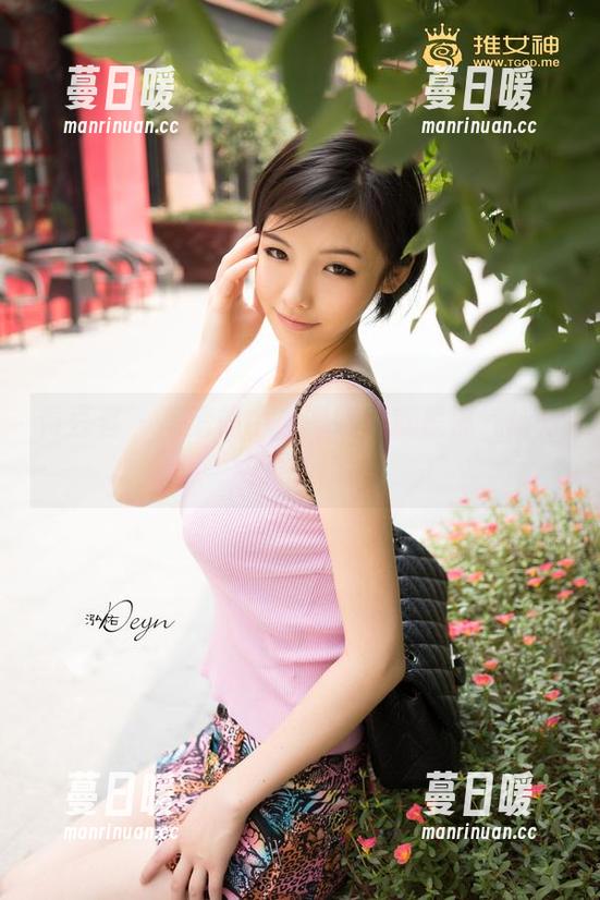 青豆客-谭晓彤 青豆客 - 高清照中,谭晓彤就是那气场万丈的御姐。